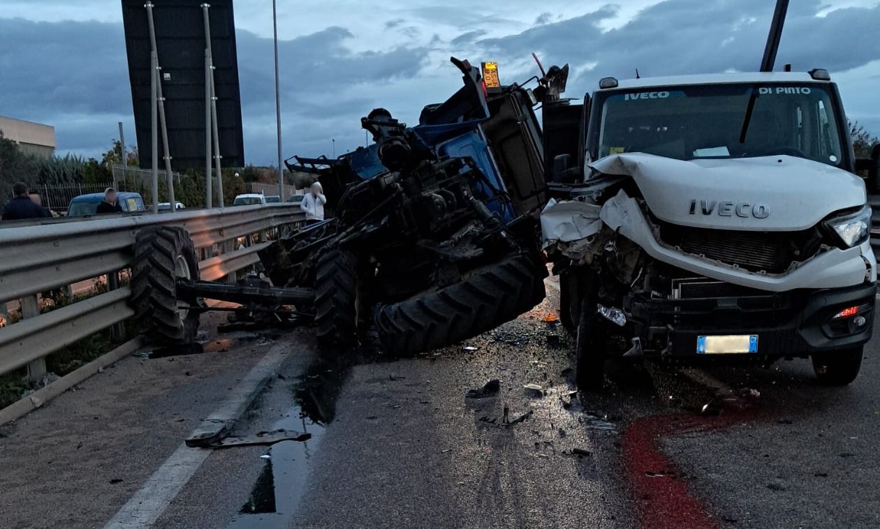 Incidente sulla SS99 in direzione Matera. Coinvolti 2 mezzi pesanti