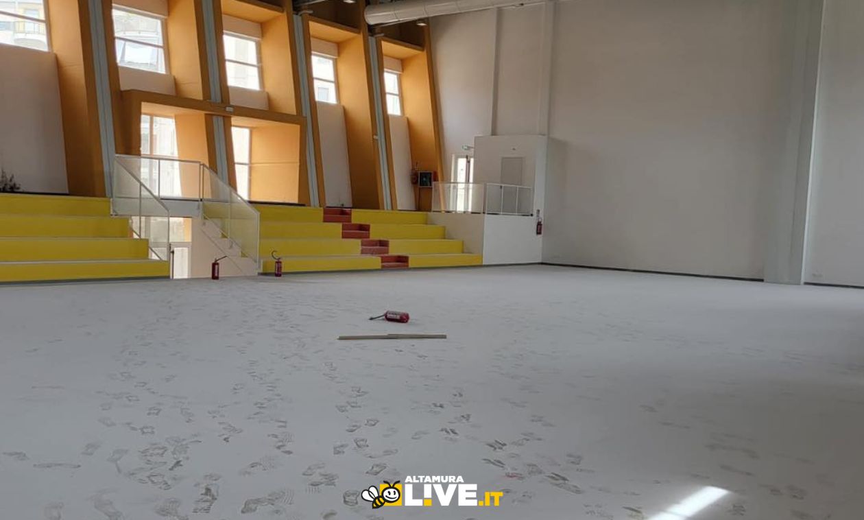 Atti vandalici nella palestra e ai marciapiedi della Scuola “Padre Pio” di Altamura