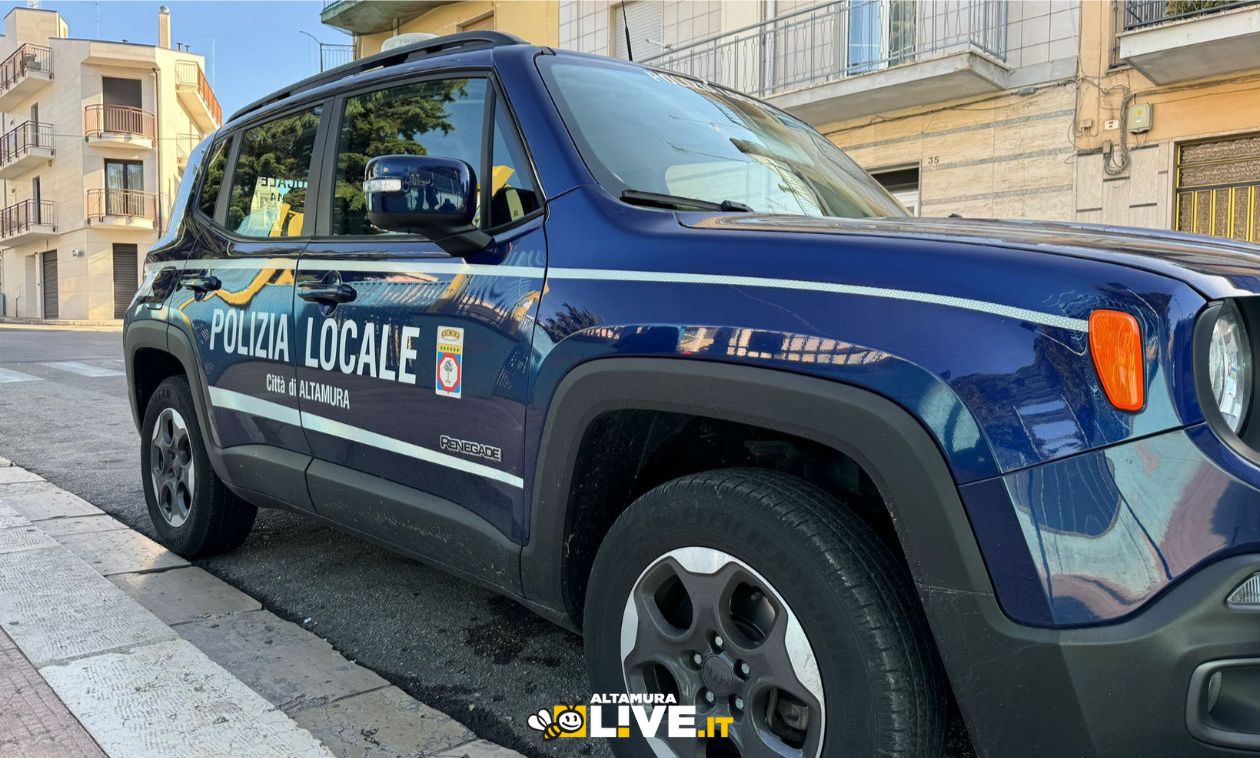 Altamura, infarto in auto a Porta Bari: salvata da due agenti della Polizia Locale
