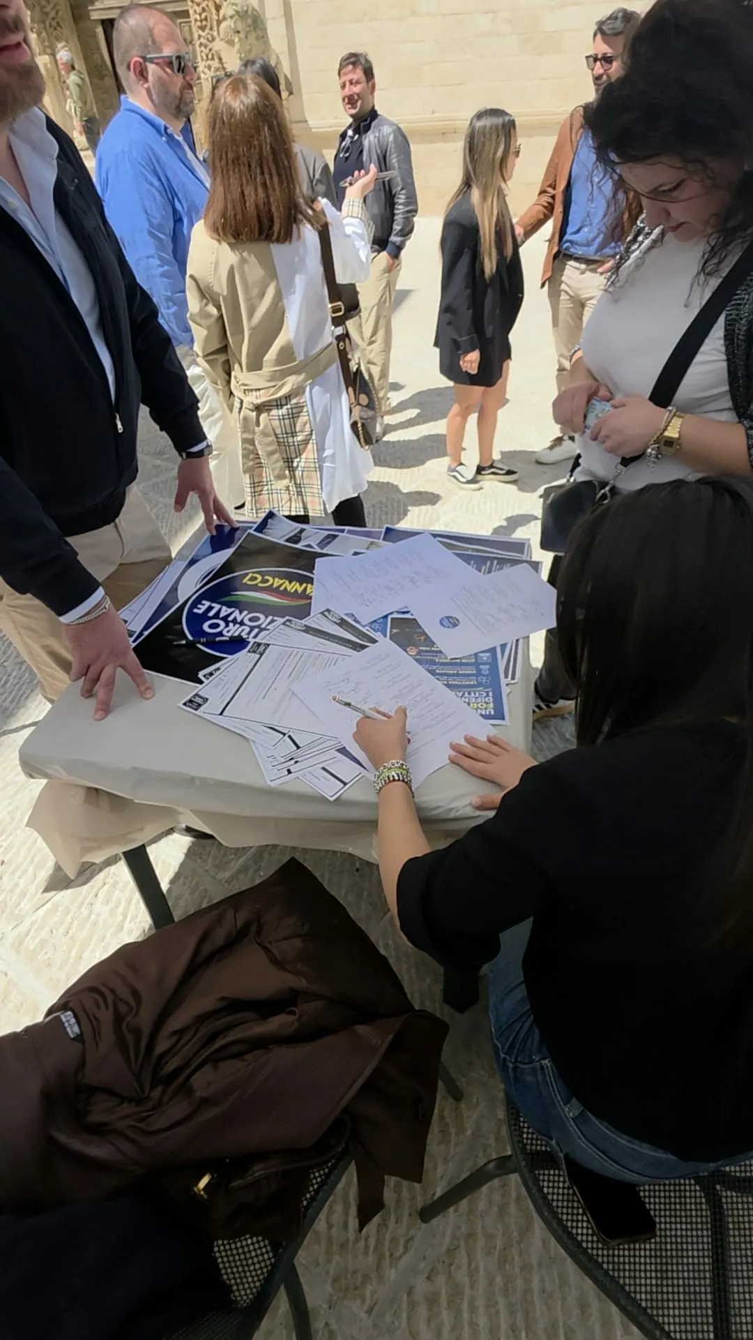 Comitato Altamura 77 in piazza Duomo: sicurezza urbana e firme per “Tolleranza Zero”