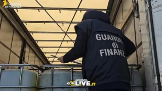 GdF, sequestrato deposito clandestino ad Altamura. 15 indagati per maxi traffico di olio motore contraffatto