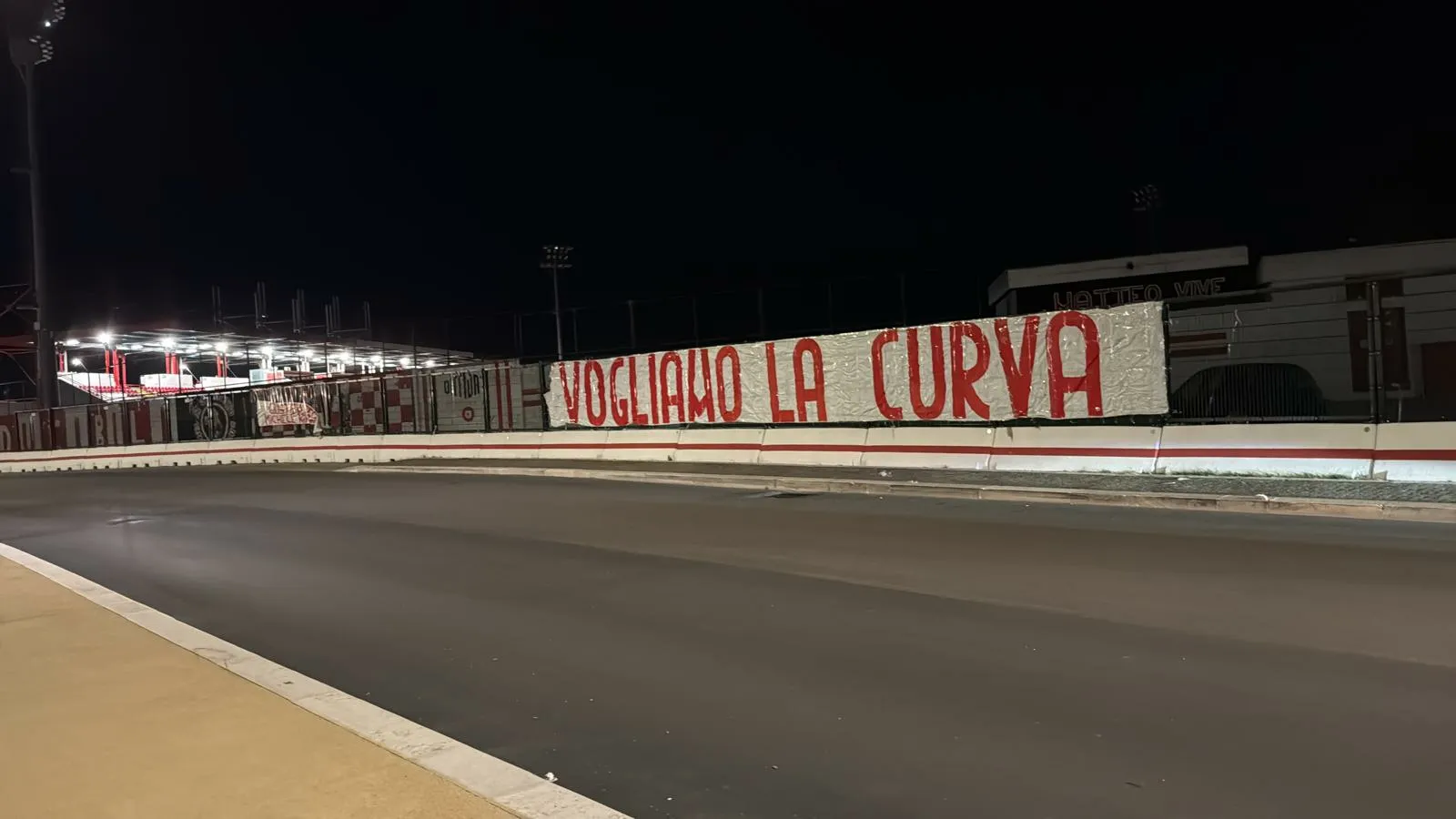 Gli ultras del Team Altamura tornano a chiedere una curva: “Gli impianti sportivi cittadini meritano attenzione”