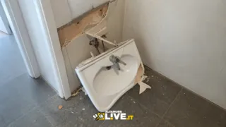 Bagni pubblici vandalizzati in via Matera, il sindaco: «Atto incivile e indegno»